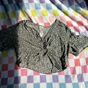 Sadie & Sage Green and Pink Floral Knot Crop Top Shirt Casual Cute Trendy
